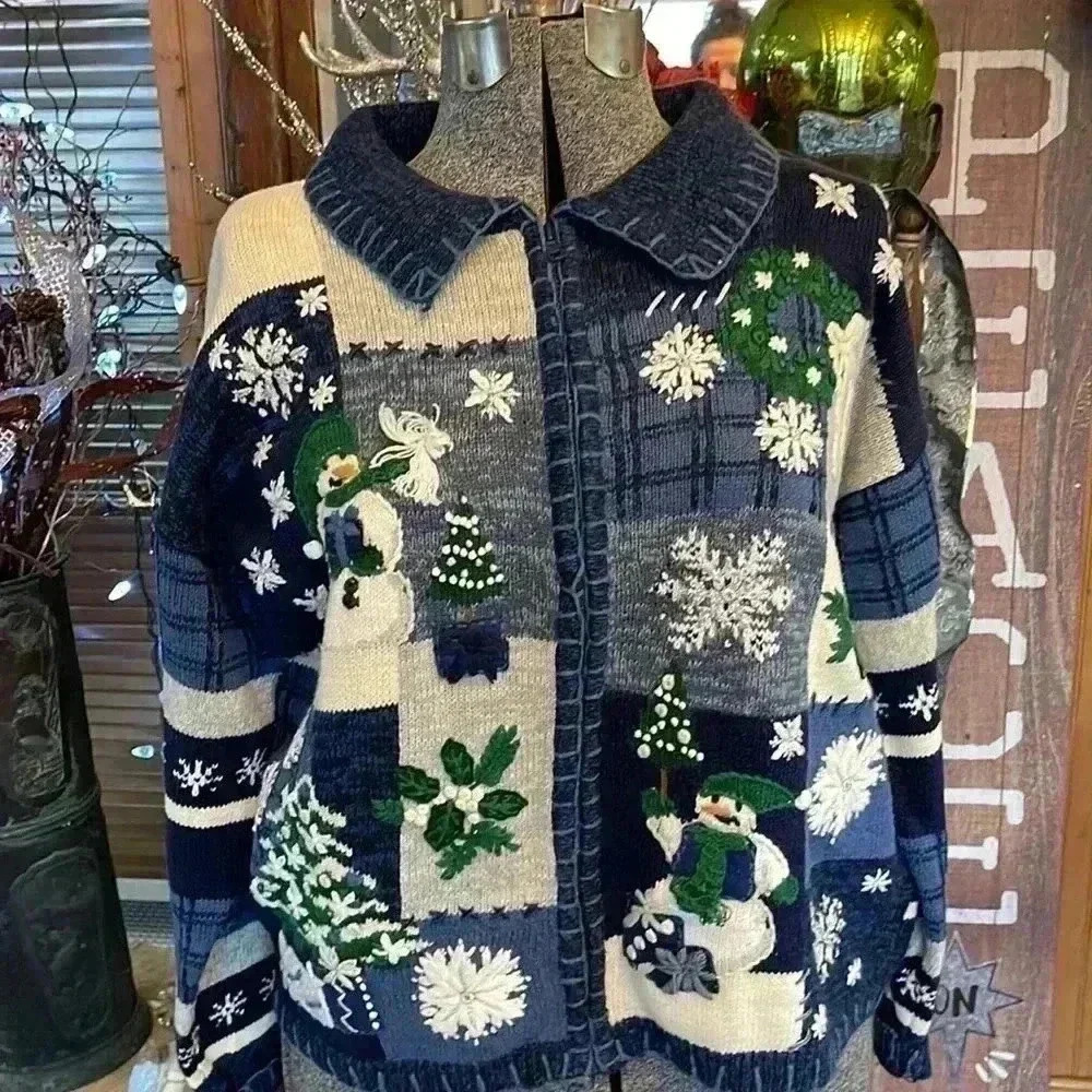 Carolina Colours women’s size large holiday zip up sweater.